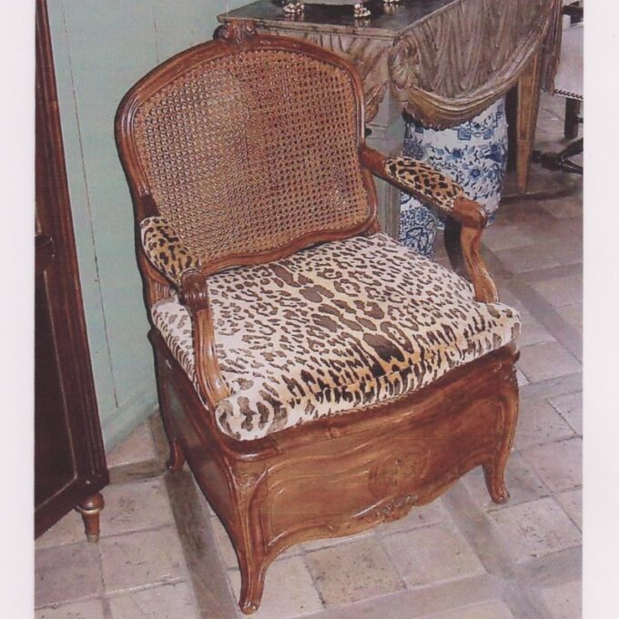 An 18th Century Louis XV Chaise Percee - Image 2