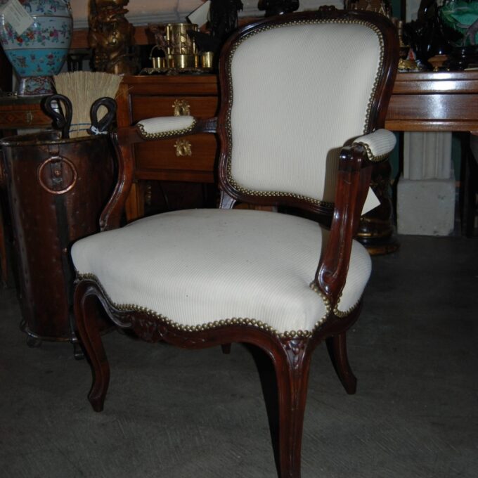 Lovely Luis XV Period Fauteuil In Walnut C.1770