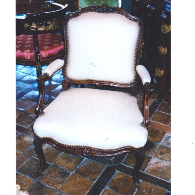 18th Century Louis XV Fauteuil A La Reine In Walnut