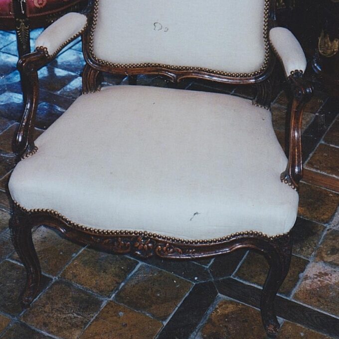 18th Century Louis XV Fauteuil A La Reine In Walnut - Image 2