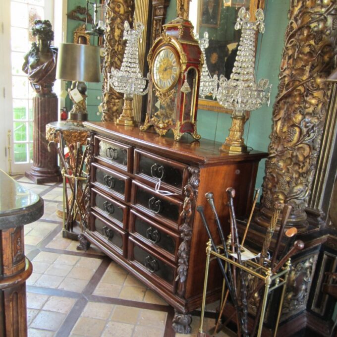 A Very Good Early 18th Century Italian Baroque Chest Of Drawers - Image 3