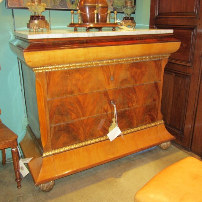 A Beautiful 19th Century Isabella Chest Of Drawers - Image 4