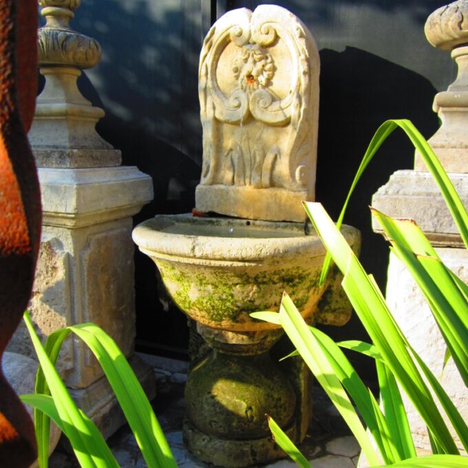 Fontaine Au Lion with an Auxoise Basin - Image 2