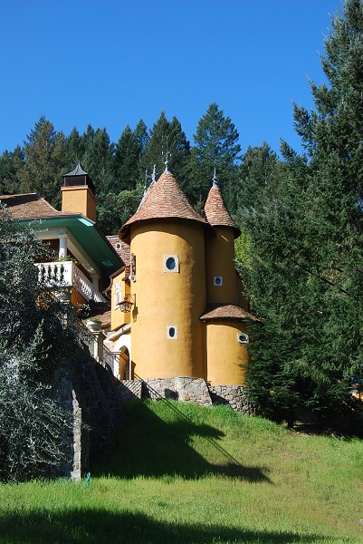 Little Round Windows 'Oeil De Boeuf' to let in Natural Light