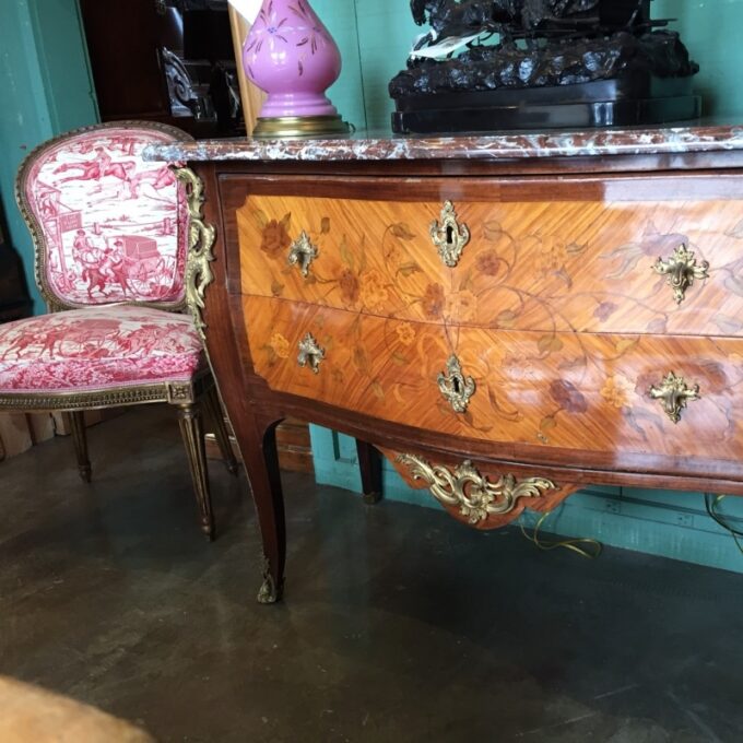Important Louis XV Ormolu Mounted Tulipwood and Purplewood Marquetry Commode - Image 3