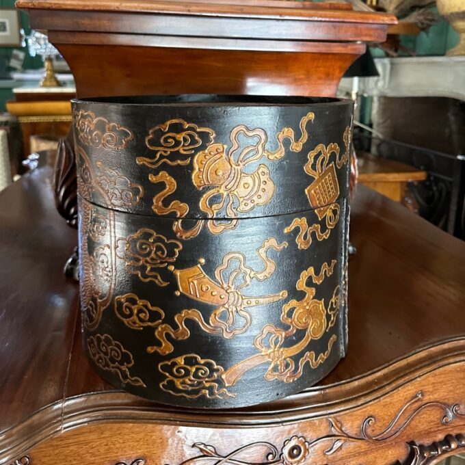 Antique Chinese Round Wooden box - Image 2