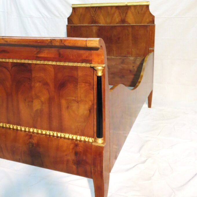 19th Century Biedermeier Directoire style Twin Daybed Walnut & Gilded decoration - Image 3