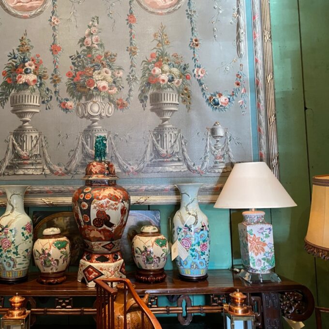 Pair Chinoiseries Oriental Vases on Modern Plexiglas Table lamps Antiques LA CA - Image 4