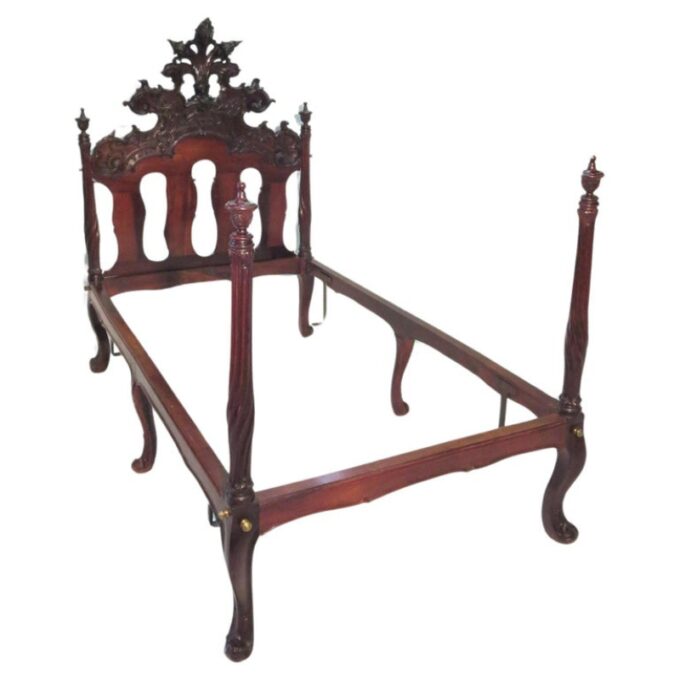 Fine Sculpted Colonial Portuguese 17th C. Jacaranda Bed Torsade Posts & finials